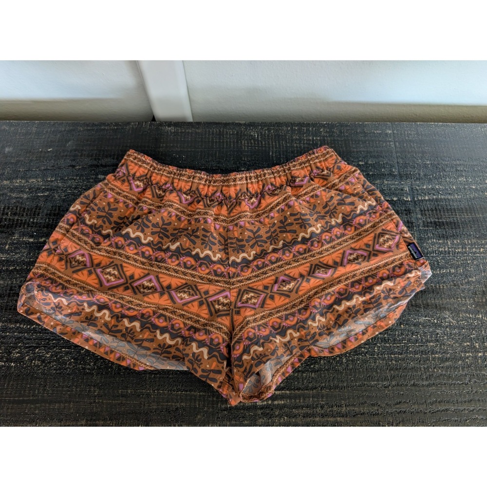 PATAGONIA Barely Baggies Shorts in the Mangrove Tiki Henna Brown Pattern Small